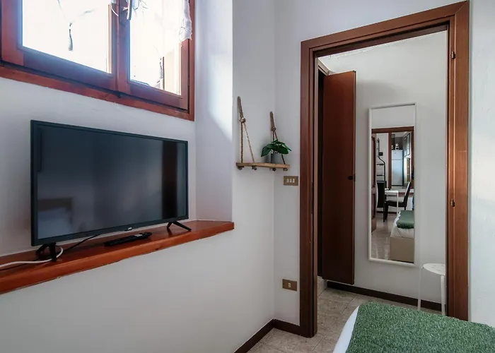 Piazza Roma By Quokka 360 - Within The Historic Walls Of 코모