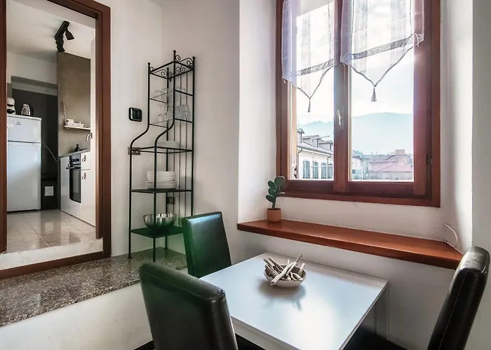 Piazza Roma By Quokka 360 - Within The Historic Walls Of 코모